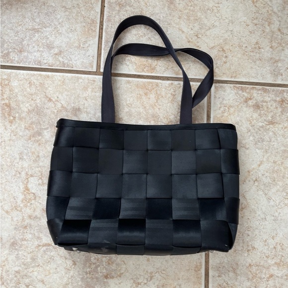 Harvey’s Seatbelt Double Handle Tote - Picture 9 of 9